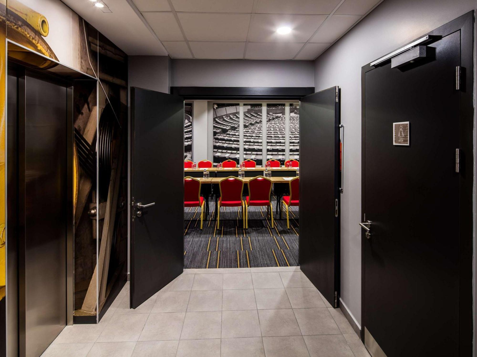 Отель Ibis Istanbul West Экстерьер фото